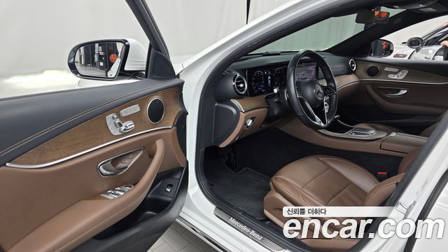 Mercedes-Benz E-Class 2021 — photo 10