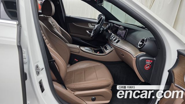 Mercedes-Benz E-Class 2021 — photo 11