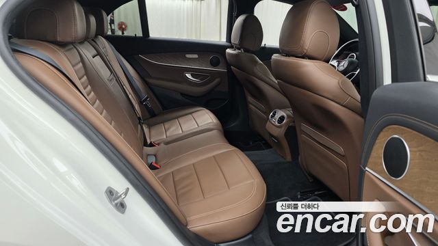 Mercedes-Benz E-Class 2021 — photo 12