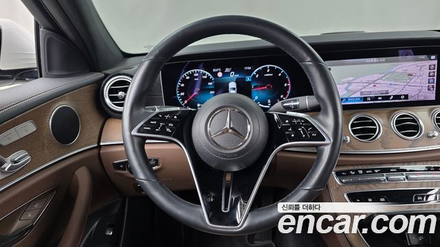 Mercedes-Benz E-Class 2021 — photo 13