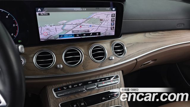 Mercedes-Benz E-Class 2021 — photo 14