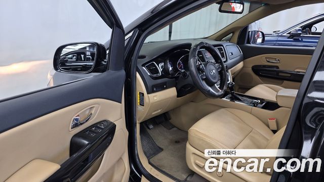 Kia Canival 2016 — photo 13