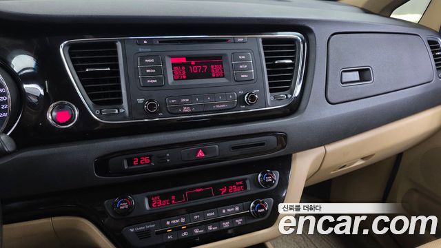 Kia Canival 2016 — photo 19