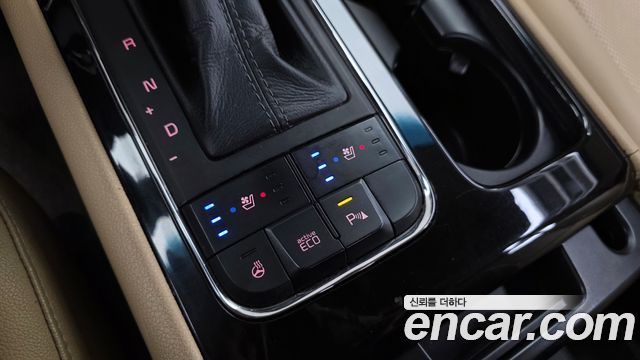 Kia Canival 2016 — photo 22