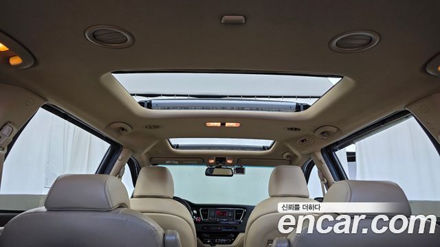 Kia Canival 2016 — photo 23