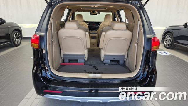 Kia Canival 2016 — photo 26