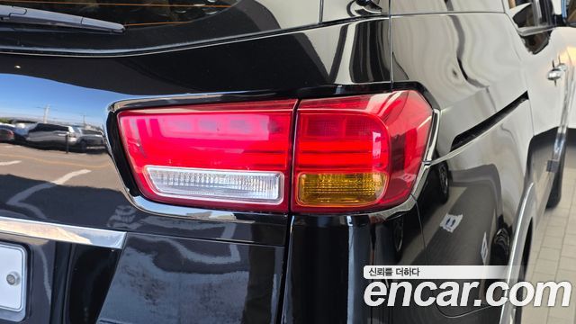 Kia Canival 2016 — photo 9