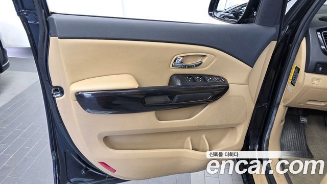 Kia Canival 2016 — photo 14
