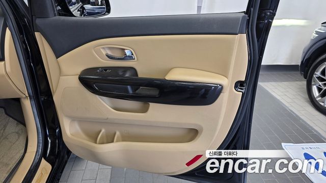 Kia Canival 2016 — photo 15