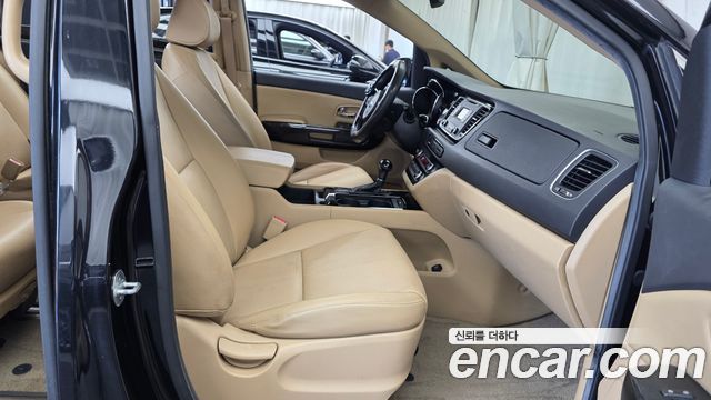 Kia Canival 2016 — photo 16