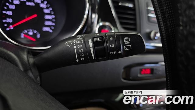 Kia Canival 2016 — photo 28