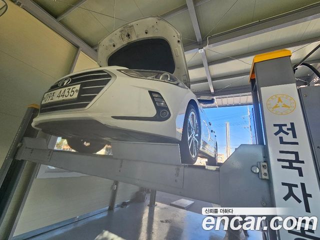 Hyundai AVANTE 2018 — photo 1