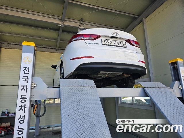 Hyundai AVANTE 2018 — photo 2