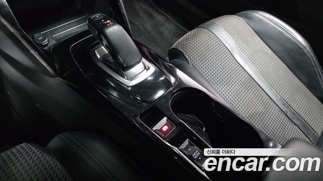 Peugeot 2008 2021 — photo 12