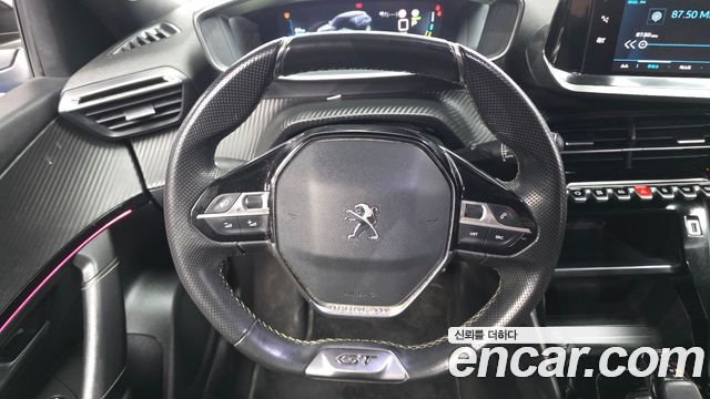 Peugeot 2008 2021 — photo 19