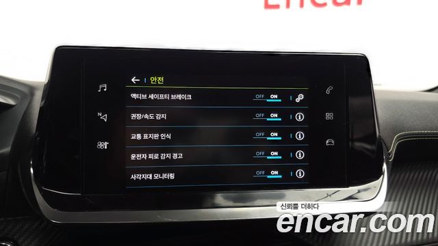 Peugeot 2008 2021 — photo 20