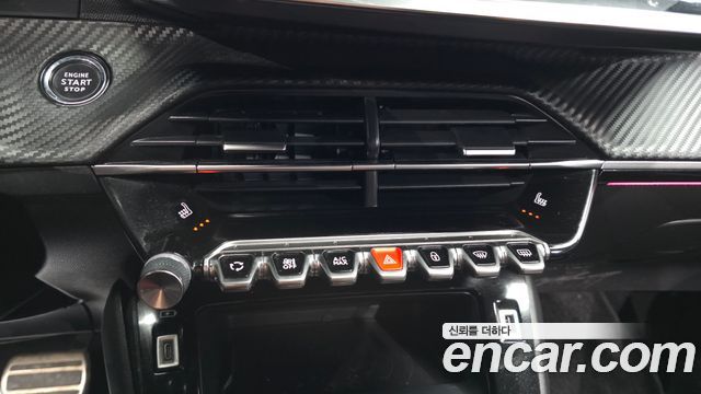 Peugeot 2008 2021 — photo 22