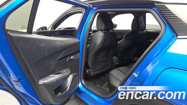 Peugeot 2008 2021 — photo 16