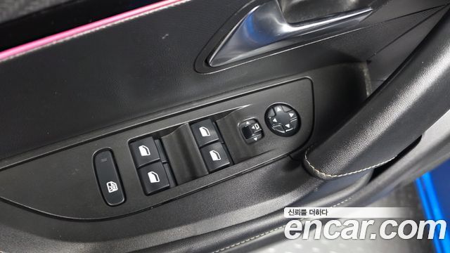 Peugeot 2008 2021 — photo 28