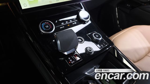 Land Rover Range Rover Sport 2023 — photo 9