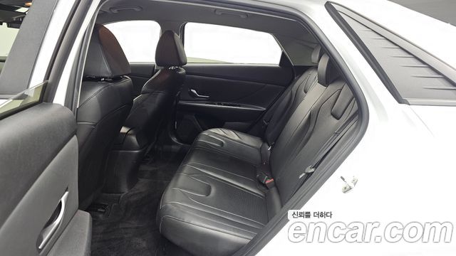 Hyundai AVANTE 2023 — photo 18