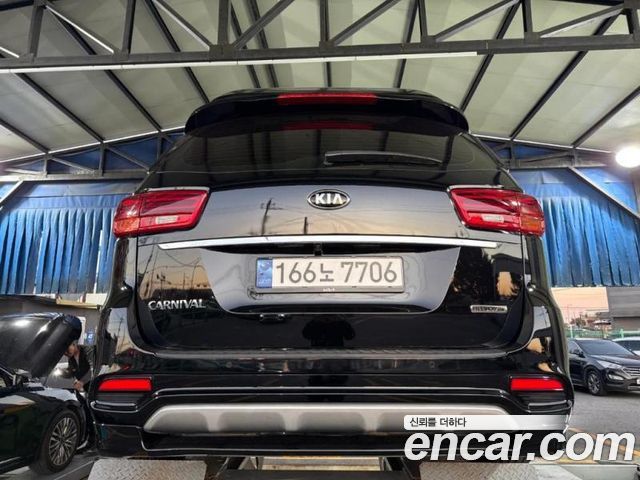 Kia Canival 2019 — photo 2