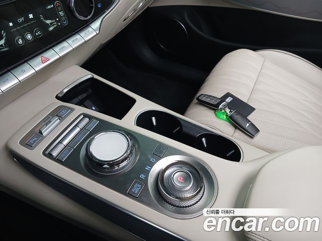 Genesis GV70 2023 — photo 12
