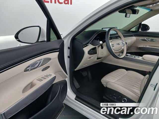 Genesis GV70 2023 — photo 13