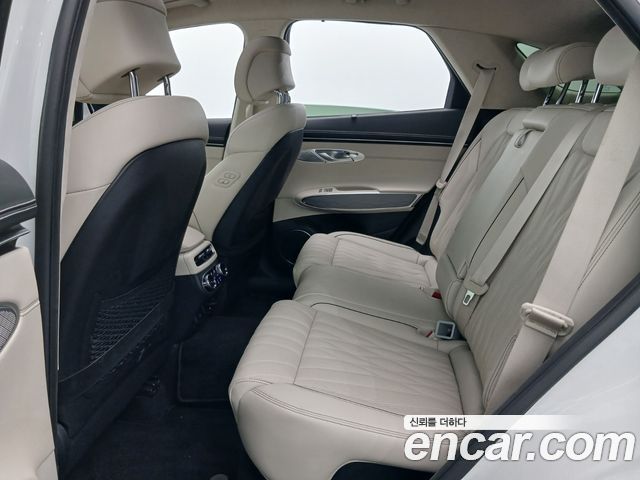 Genesis GV70 2023 — photo 18