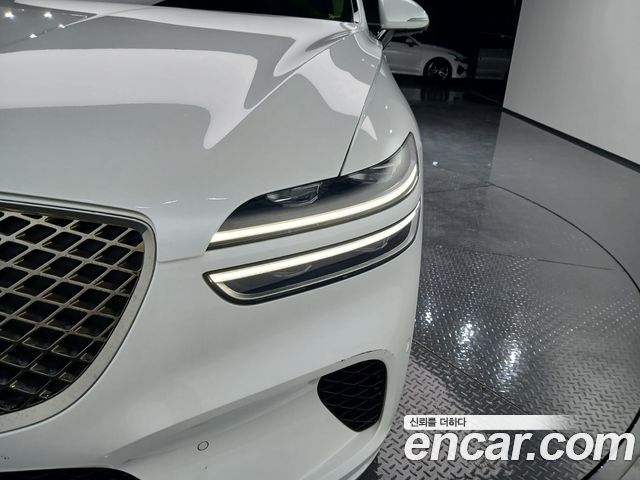 Genesis GV70 2023 — photo 8