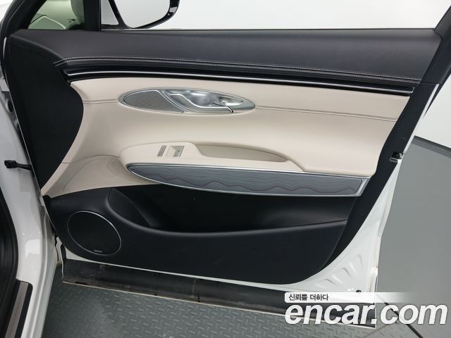 Genesis GV70 2023 — photo 14