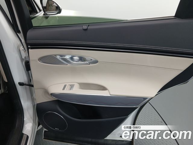 Genesis GV70 2023 — photo 15