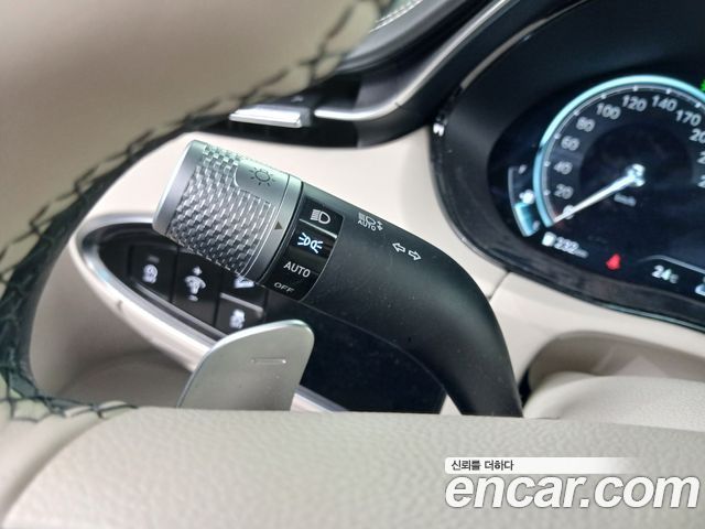 Genesis GV70 2023 — photo 29