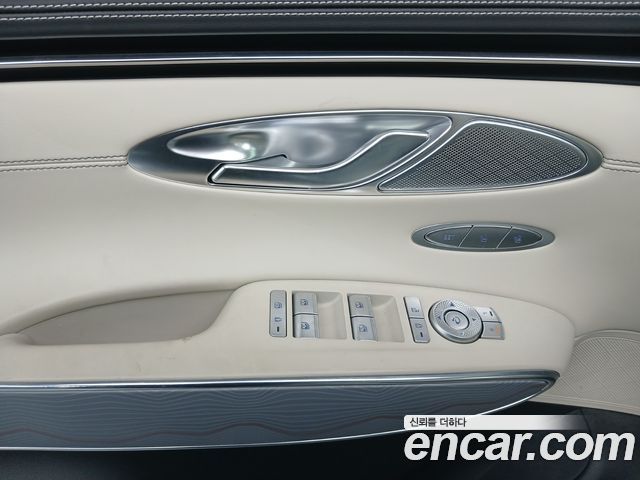 Genesis GV70 2023 — photo 32