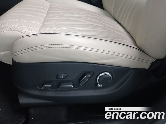 Genesis GV70 2023 — photo 33