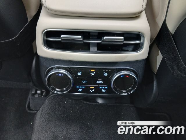 Genesis GV70 2023 — photo 34