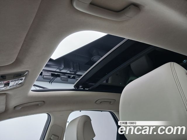 Genesis GV70 2023 — photo 35