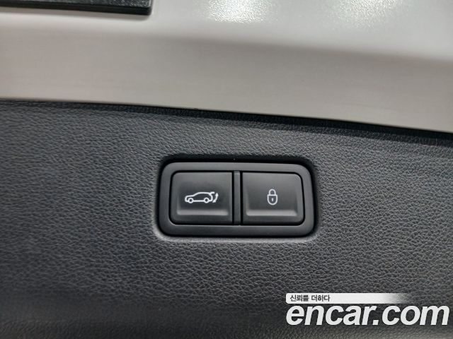 Genesis GV70 2023 — photo 36