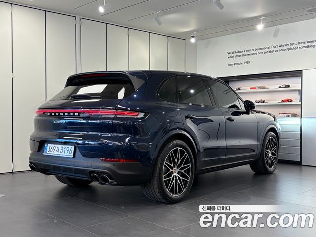 Porsche Cayenne 2026 — photo 2