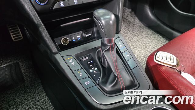 Hyundai AVANTE 2018 — photo 12