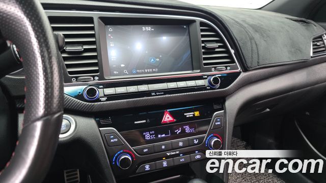 Hyundai AVANTE 2018 — photo 19