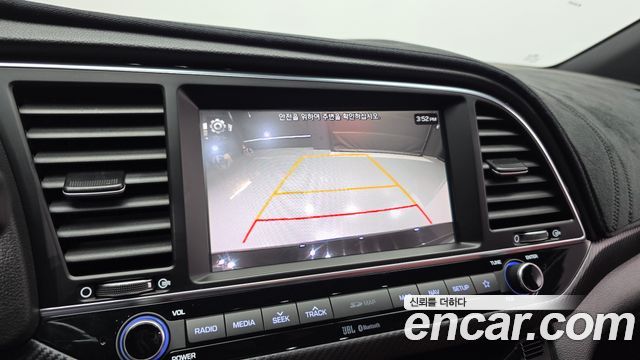 Hyundai AVANTE 2018 — photo 21