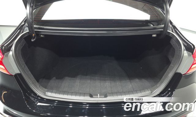 Hyundai AVANTE 2018 — photo 24