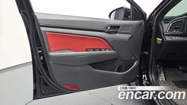 Hyundai AVANTE 2018 — photo 14