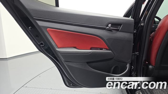 Hyundai AVANTE 2018 — photo 15