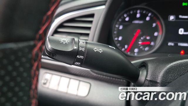 Hyundai AVANTE 2018 — photo 33