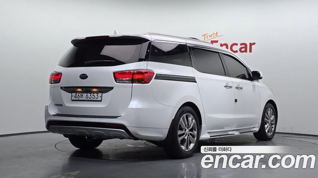 Kia Canival 2017 — photo 2