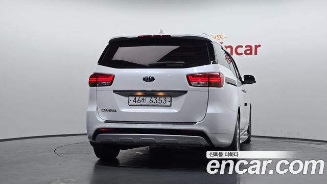 Kia Canival 2017 — photo 4