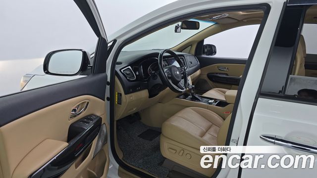 Kia Canival 2017 — photo 10