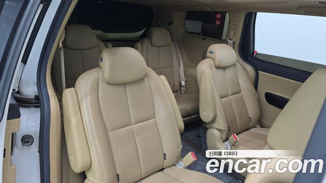 Kia Canival 2017 — photo 11